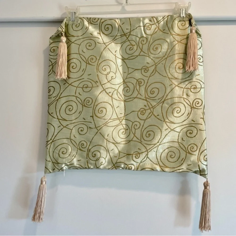 NEW ABC Carpet & Home Set of 2 Seafoam Green Silk‎ Pillowcases w/ Tassels